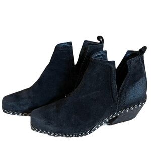 NWOB Jeffrey Campbell Tumari Black Oiled Suede Heeled Studded Booties Sz-6/37